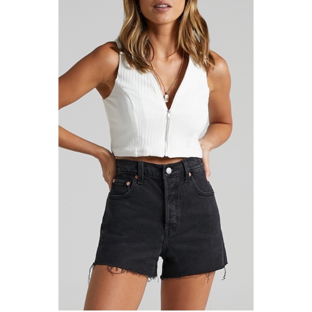LEVI’S Premium Ribcage Womens Shorts